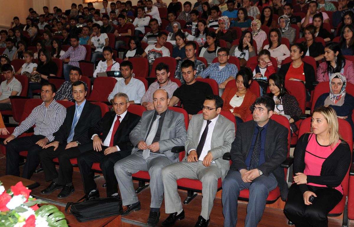 7 Aralık Üniversitesi\'nde "Küresel Kriz ve Türkiye" Konferansı