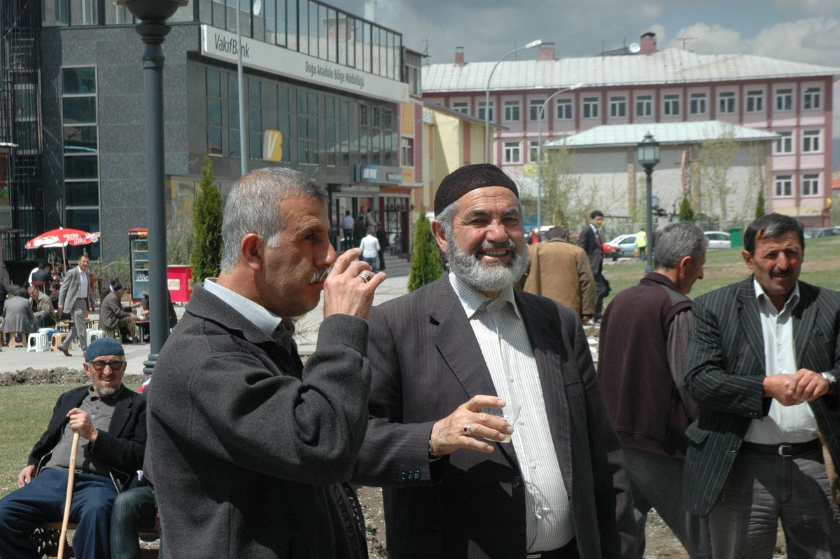 Abdurrahman Gazi Vakfı Lala Paşa Cami Önünde Vatandaşlara Bal Şerbeti Dağıttı