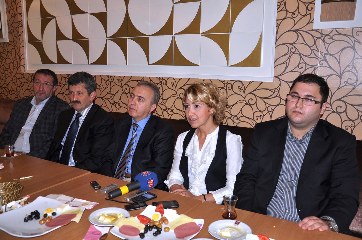 AK Parti Yeni Yüzlerini Tanıttı