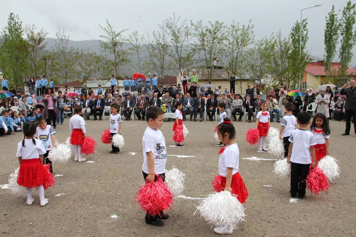 Anasınıfı Öğrencilerinden "Minik Parmaklar Sergisi"