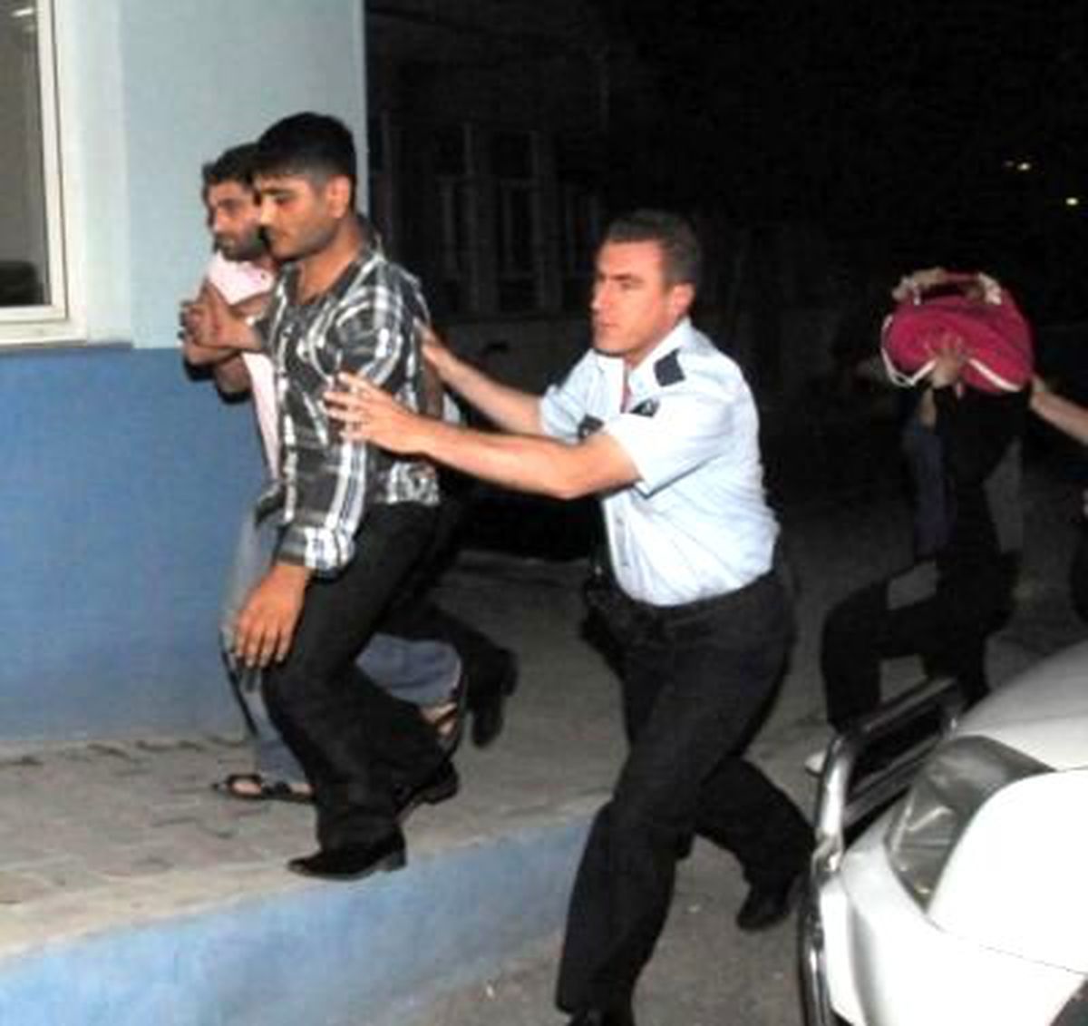 Ayrılmak İsteyen Eşini Uçuruma Sürükledi