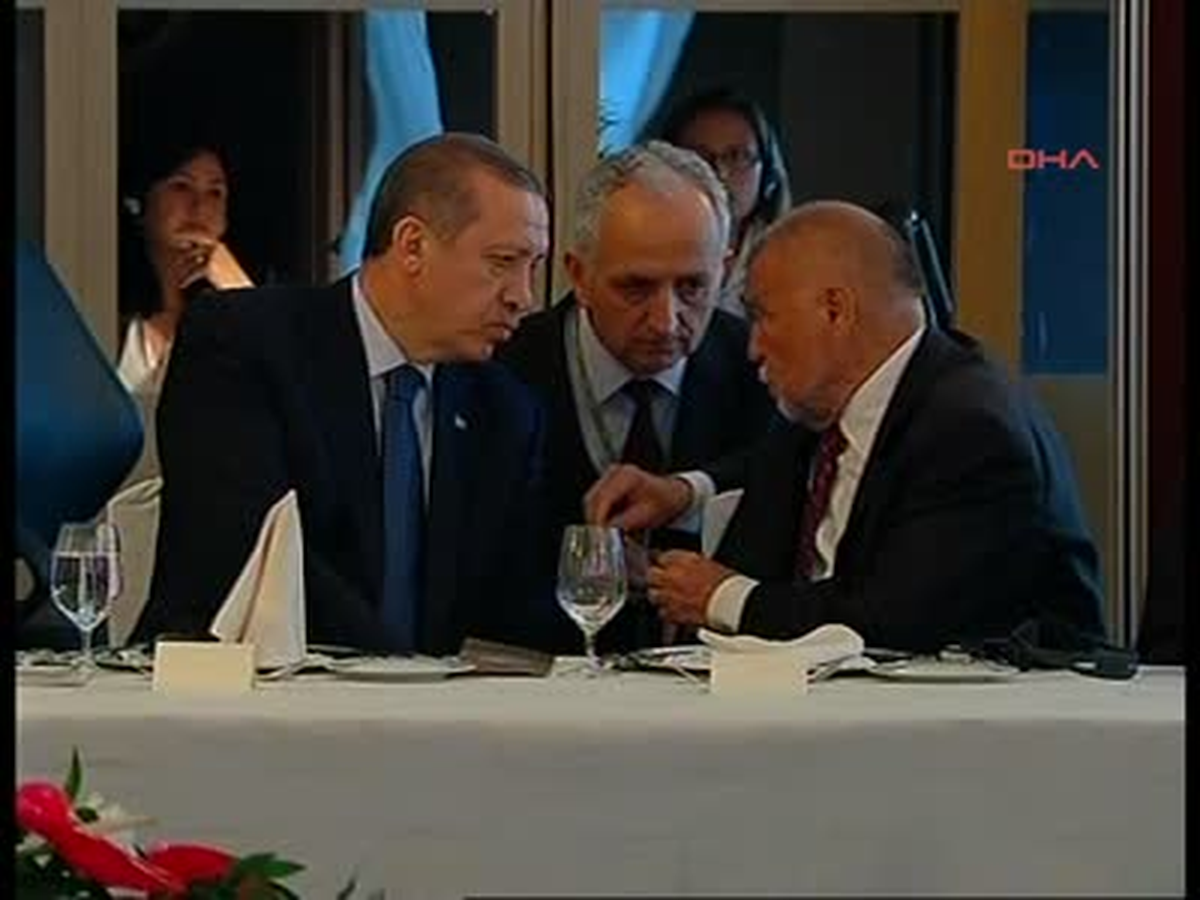 Başbakan Erdoğan\'a \'10 Yılın Devlet Adamı\' Ödülü Verildi