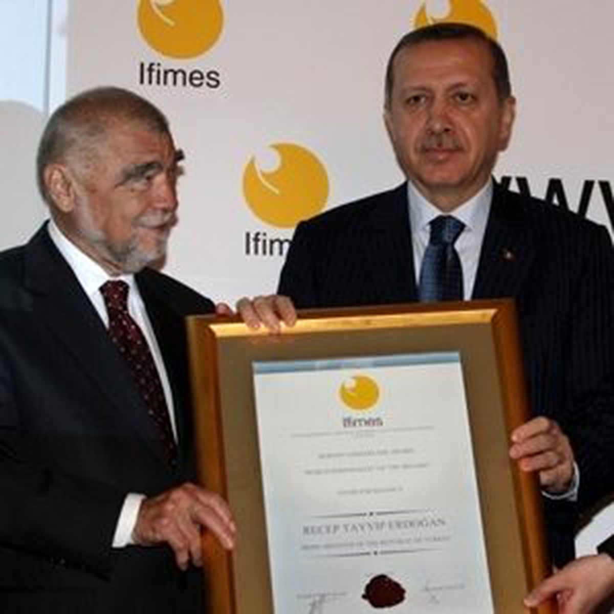 Başbakan Erdoğan\'a "Son On Yılın Dünya Şahsiyeti" Ödülü