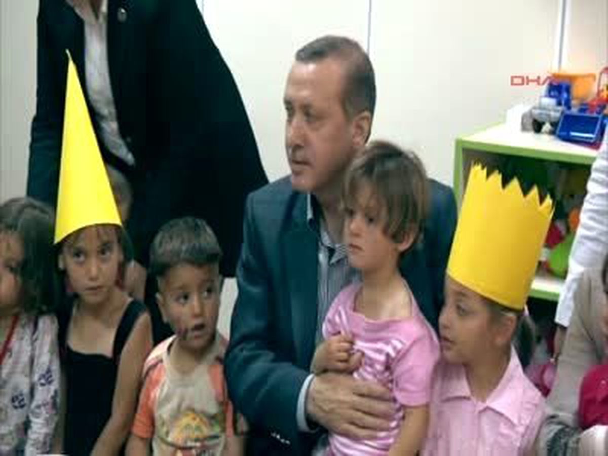 Başbakan Erdoğan\'ın Kilis\'teki Konteyner Kent\'e Yaptığı Ziyaretten Görüntüler