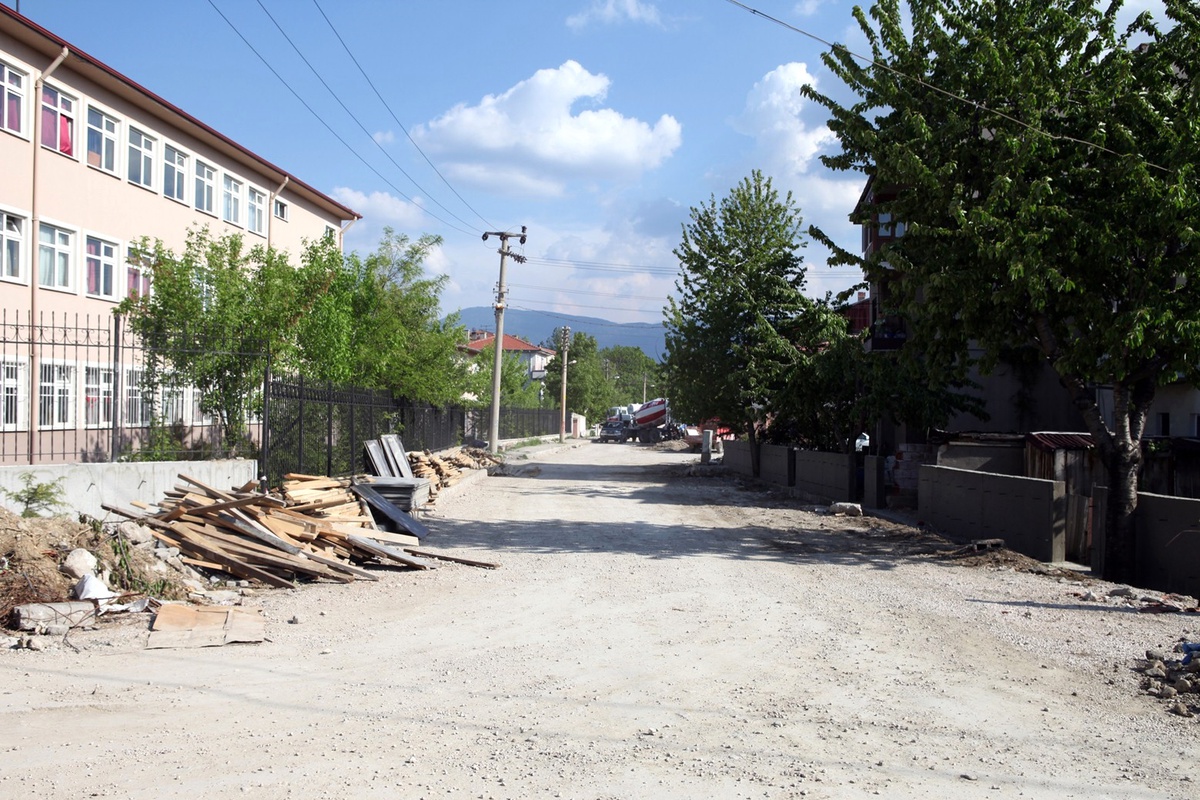 Bolu\'da Yol Açma ve Genişletme Çalışmaları Sürüyor