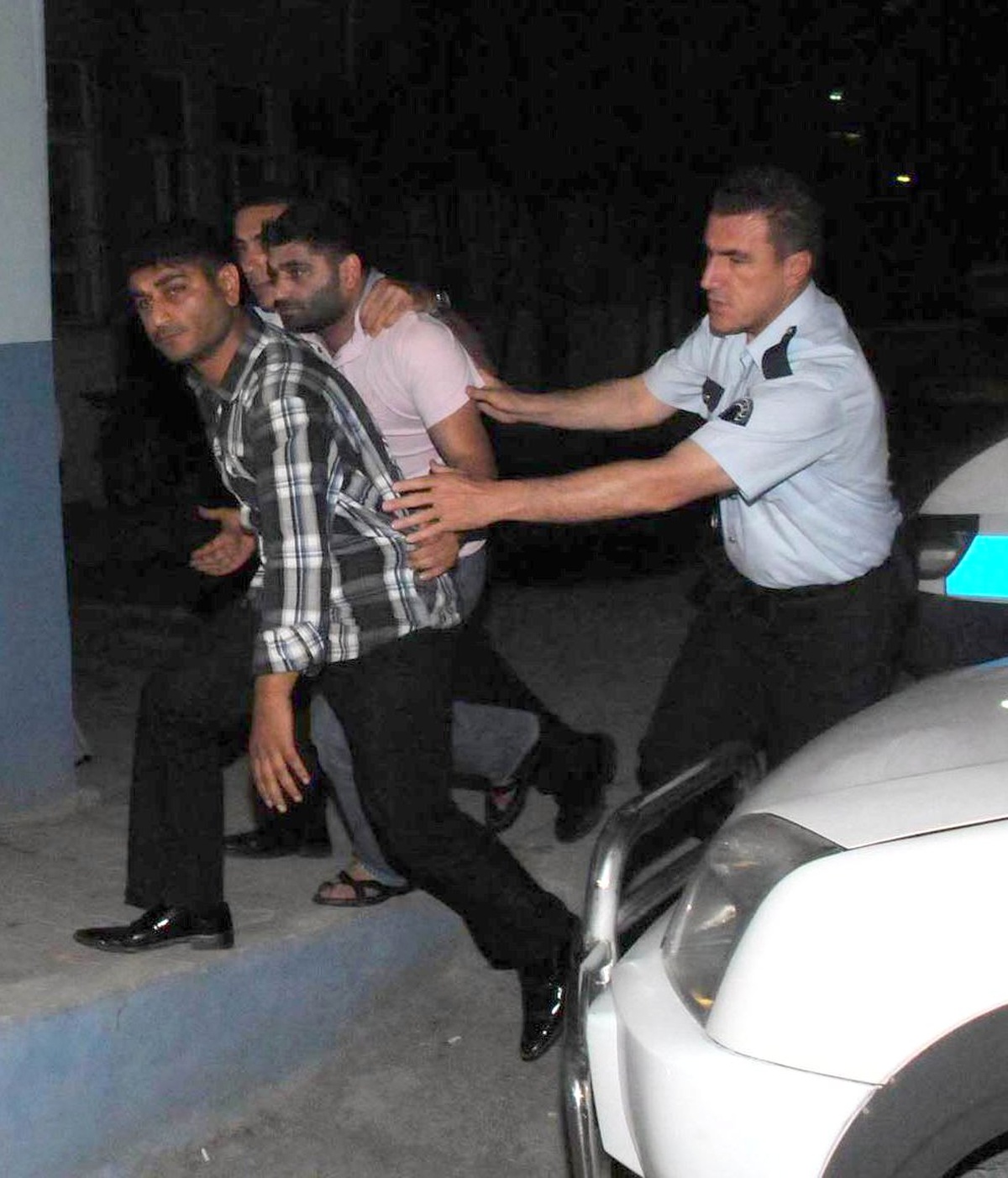 Boşanma Davası Açan Karısının Aracına Çarptı