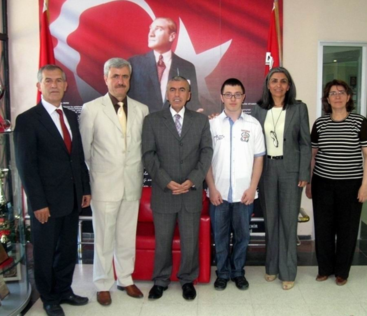 Burhaniye'de Şampiyon Öğrenciye Kaymakam Ödülü