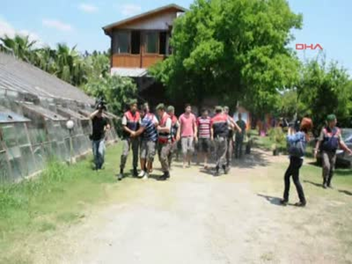 Çıralı'da Ruhsatsız 4 Pansiyon Yıkıldı