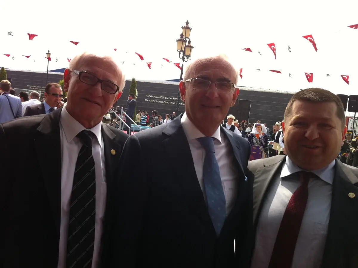 Düzce Baro Başkanı Ali Dilber Samsun'da 1919 Metrelik Dev Bayraklı Şehir Turuna Katıldı