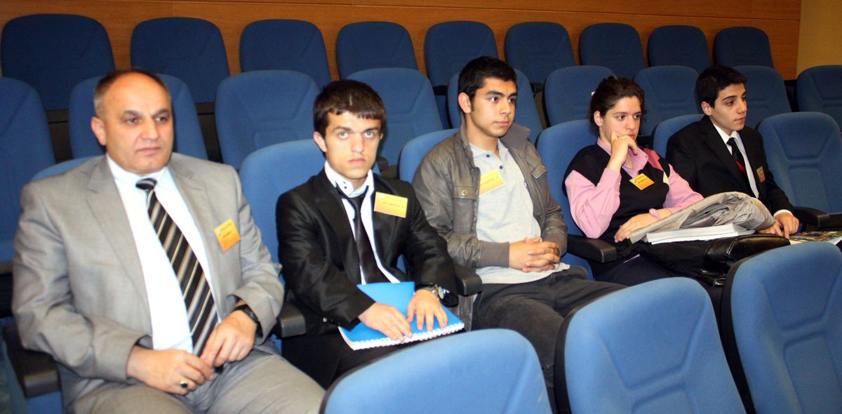 Düzce Belediye Meclis Toplantısını Öğrenci Temsilcileri de İzledi