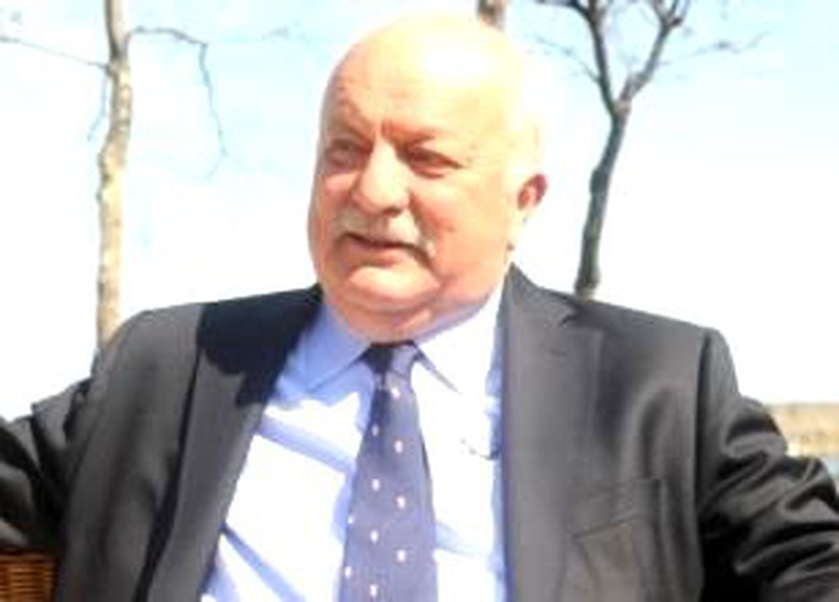 'Emre'nin Doktora Gözükmesi Gerekli'