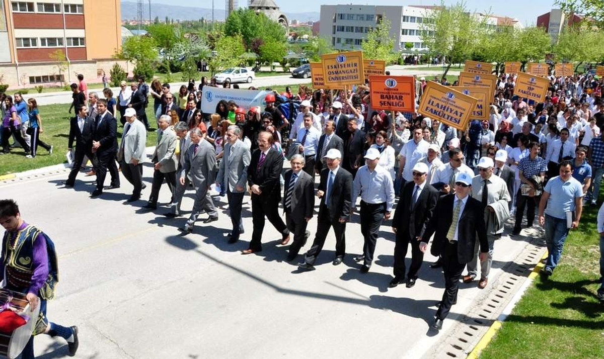 Esogü\'de Bahar Şenliği Coşkusu