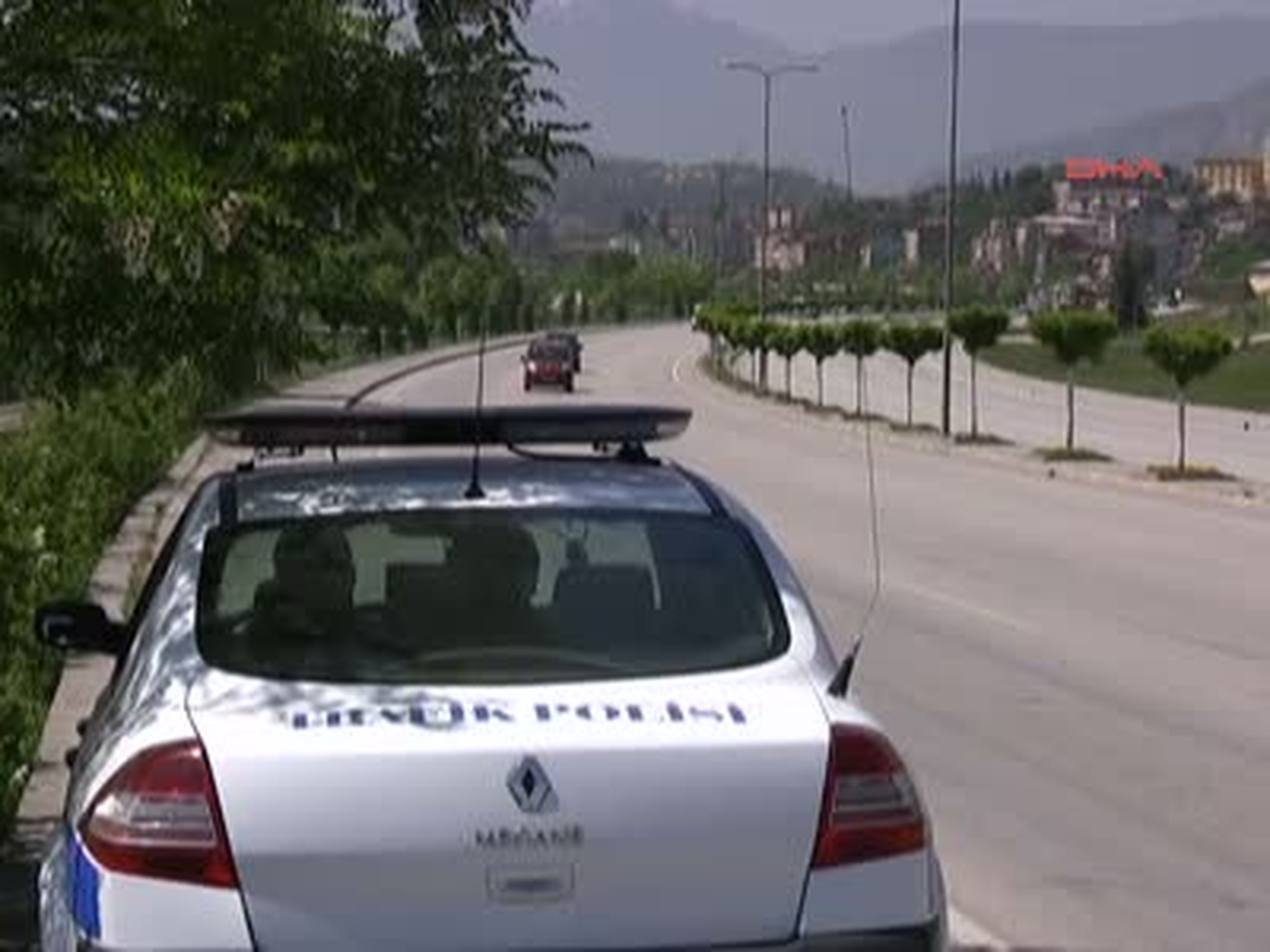Hız Yapan Sürücülere Lokum İkram Edilip, Uyarıda Bulunuldu