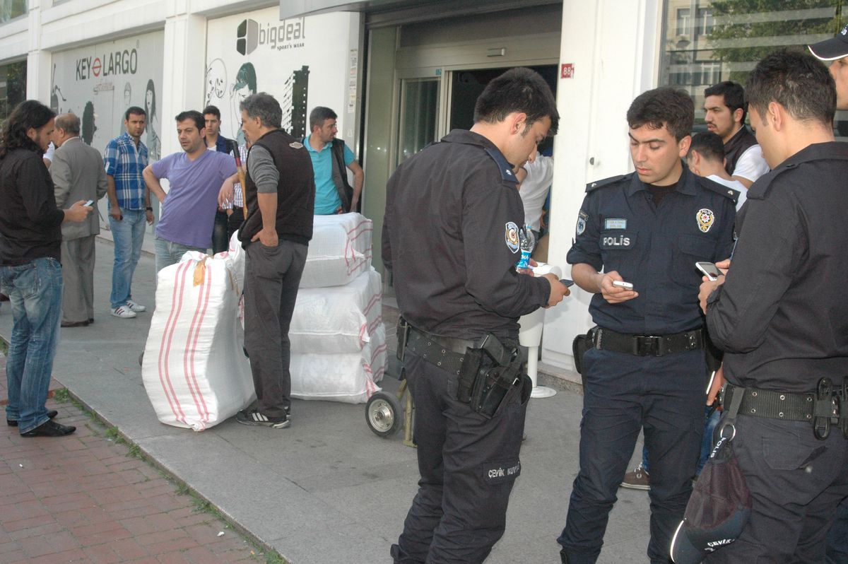 İstanbul\'da Sahte Marka Operasyonu (2)