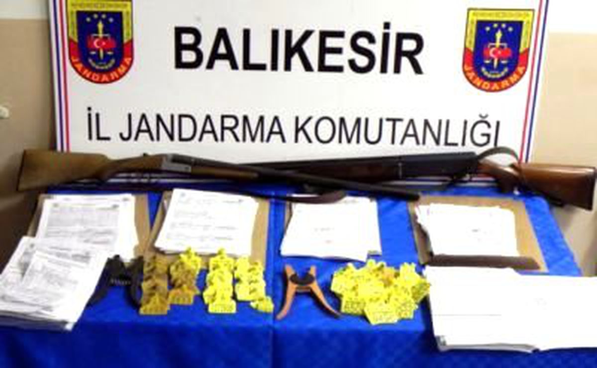 44\'ü Memur 85 Kişiye Gözaltı