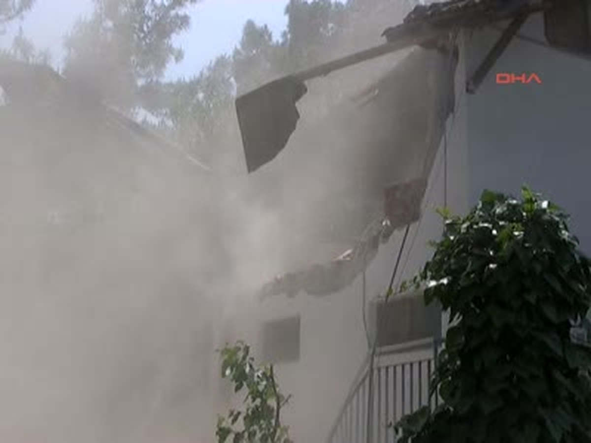 Kemer\'de 25 Kişi Gözaltına Alındı (2)