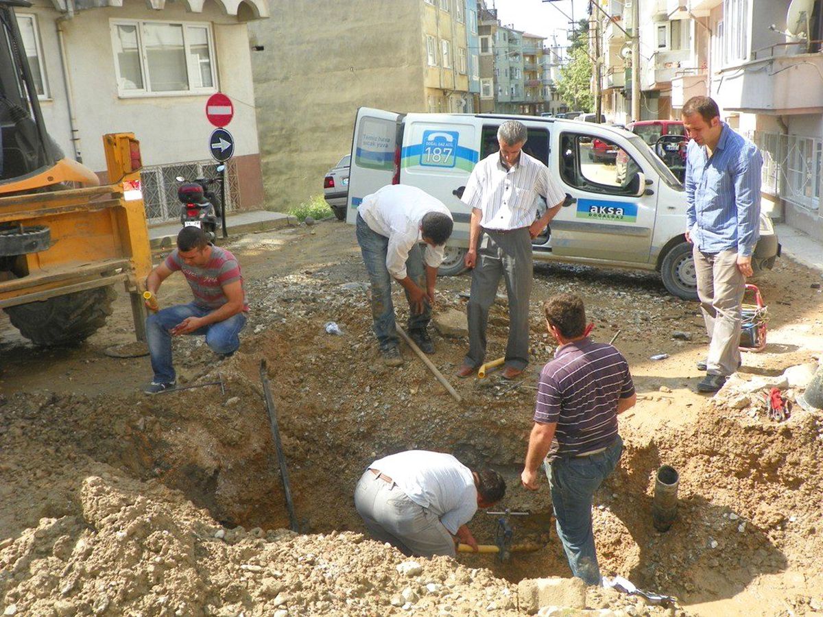 Kepçe Doğalgaz Borusunu Patlattı