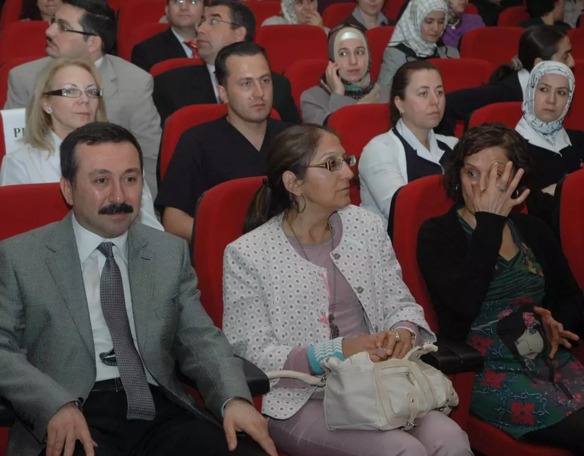 Konya\'da Ebeler Günü\'nde Mesleğin Geleceği Tartışıldı