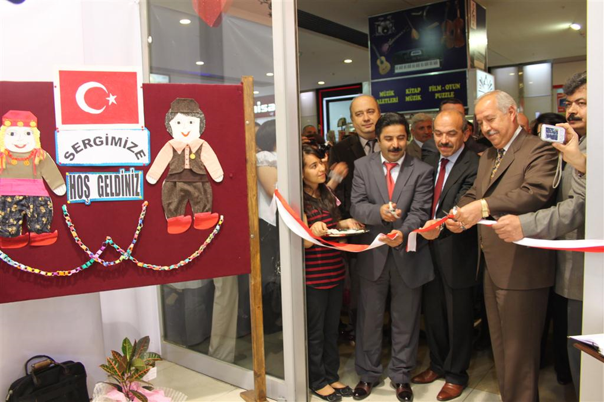 Küçük Ressamlar Demirpark Avm\' de Sergi Açtı