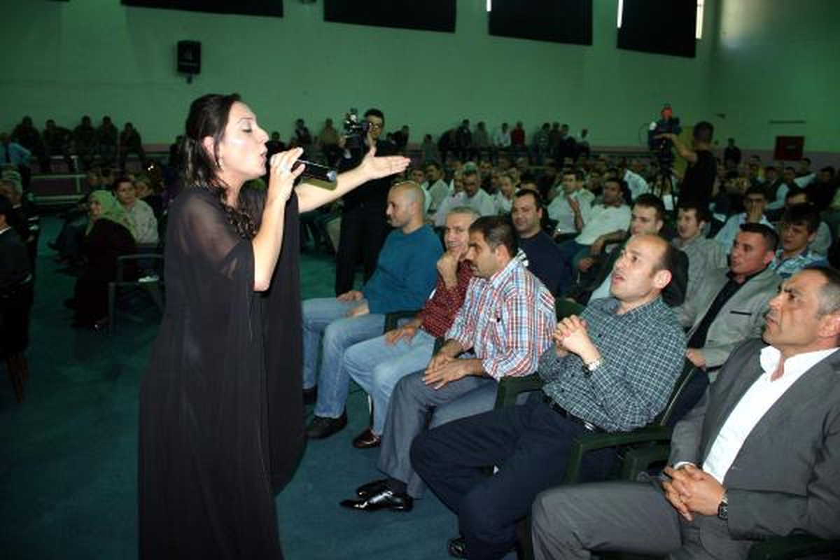 Mahkumlar, Cezaevindeki Konserde Eğlendi