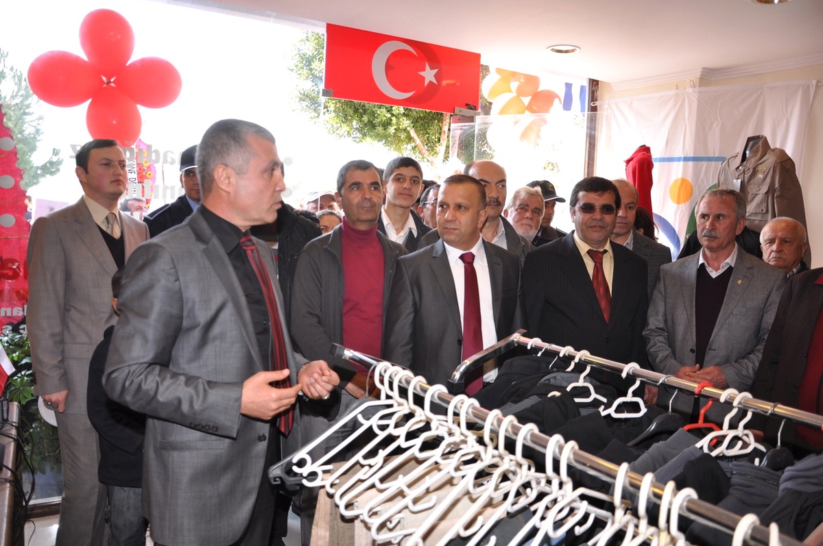 Manavgat Belediyesi Sosyal Market\'ten Bin Aileye Yardım