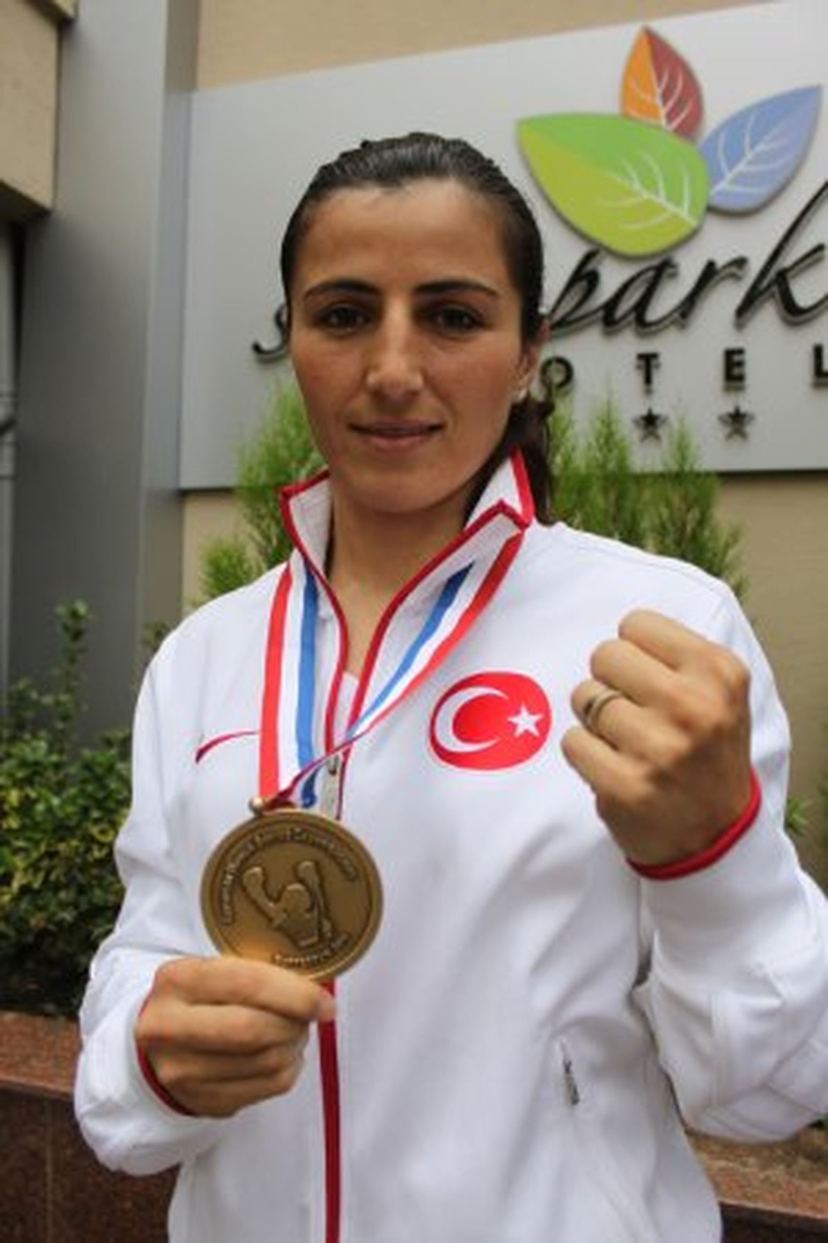Nagehan, Dünya Arenasına Çıkıyor