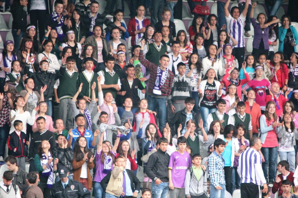 Öğrenciler Tribünde