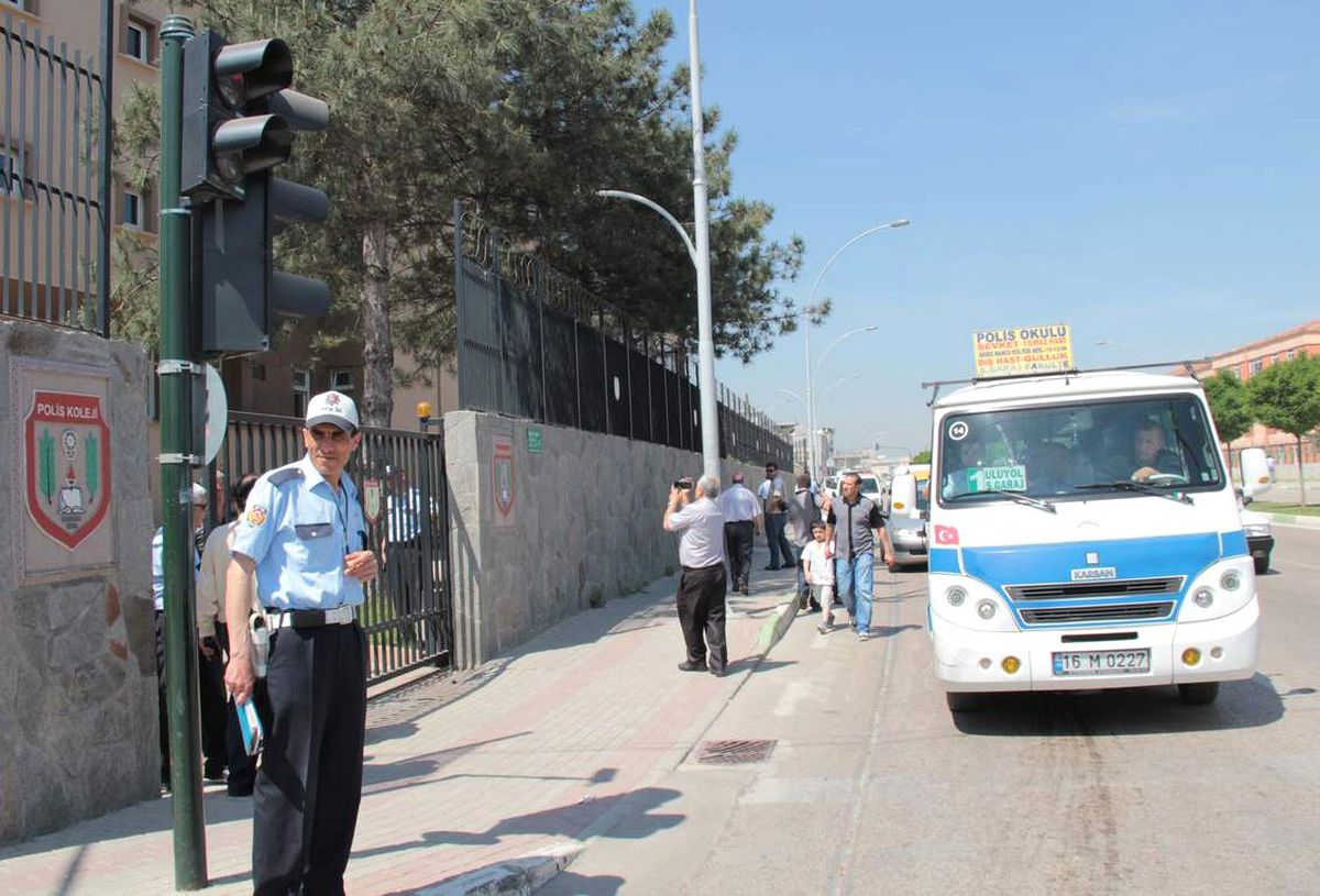 Polis Koleji Önünde Bomba Alarmı
