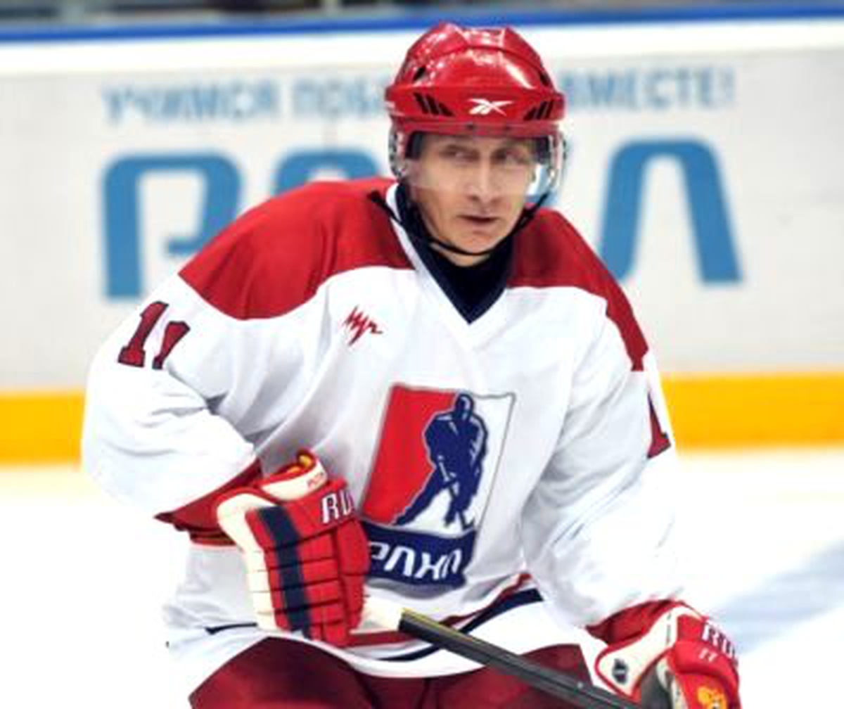 Putin İlk İş Gününde Hockey Oynadı
