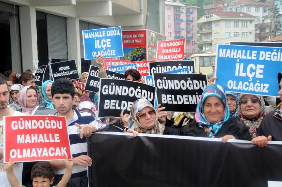 Rize'de Mahalle Yapılmak İstenen Belde Halkından Protesto