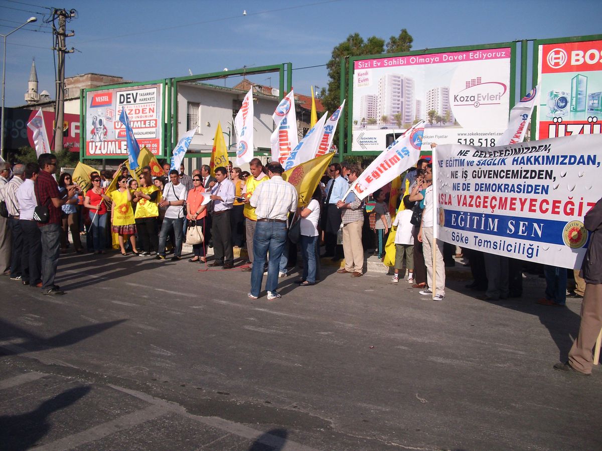 Söke Eğitim-Sen ve Eğitim-İş'ten Öğretmenlere Yönelik Şiddete Karşı Ortak Eylem