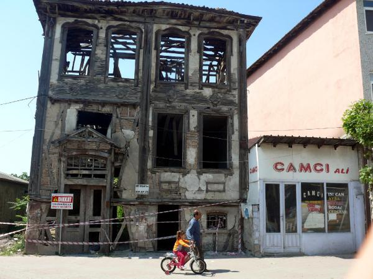 Son Osmanlı Dönemine Ait 100 Yıllık Tarihi Ev Böyle Yok Oldu
