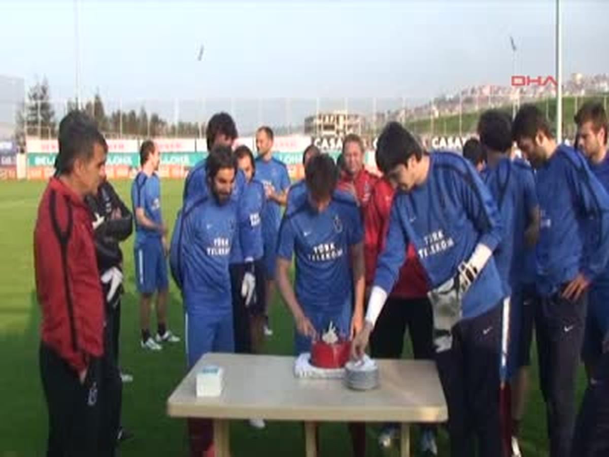 Trabzonspor\'da Ferhat\'a Doğum Günü Kutlaması