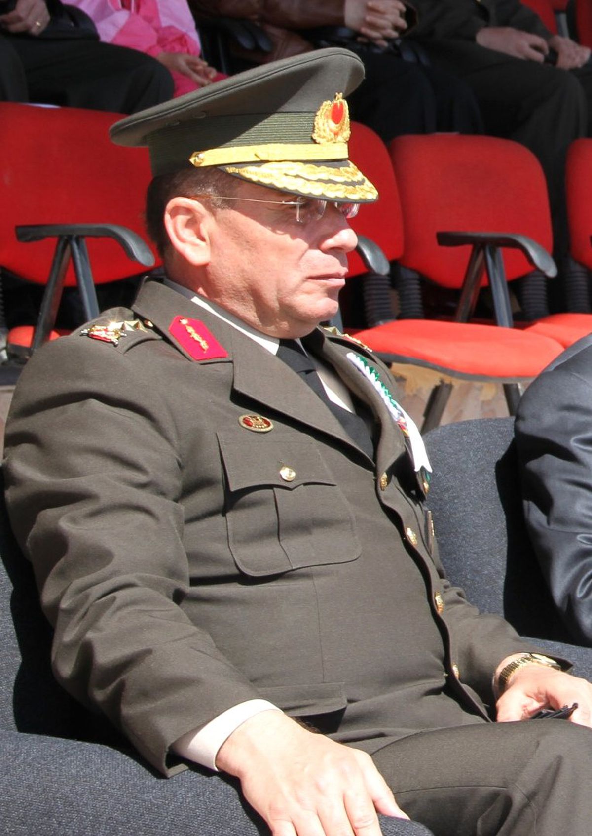 Tümgeneral Turgut'un Lojmanı Aranıyor