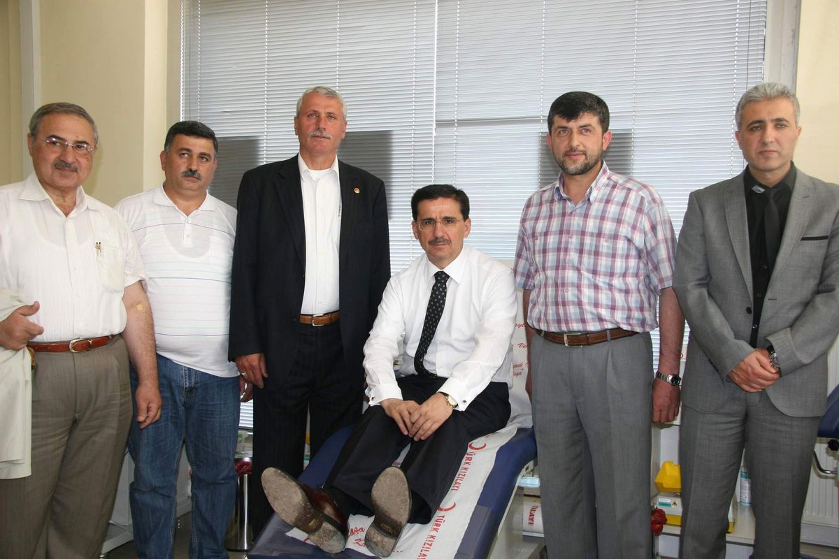 Vali Topaca Kan Bağışında Bulundu