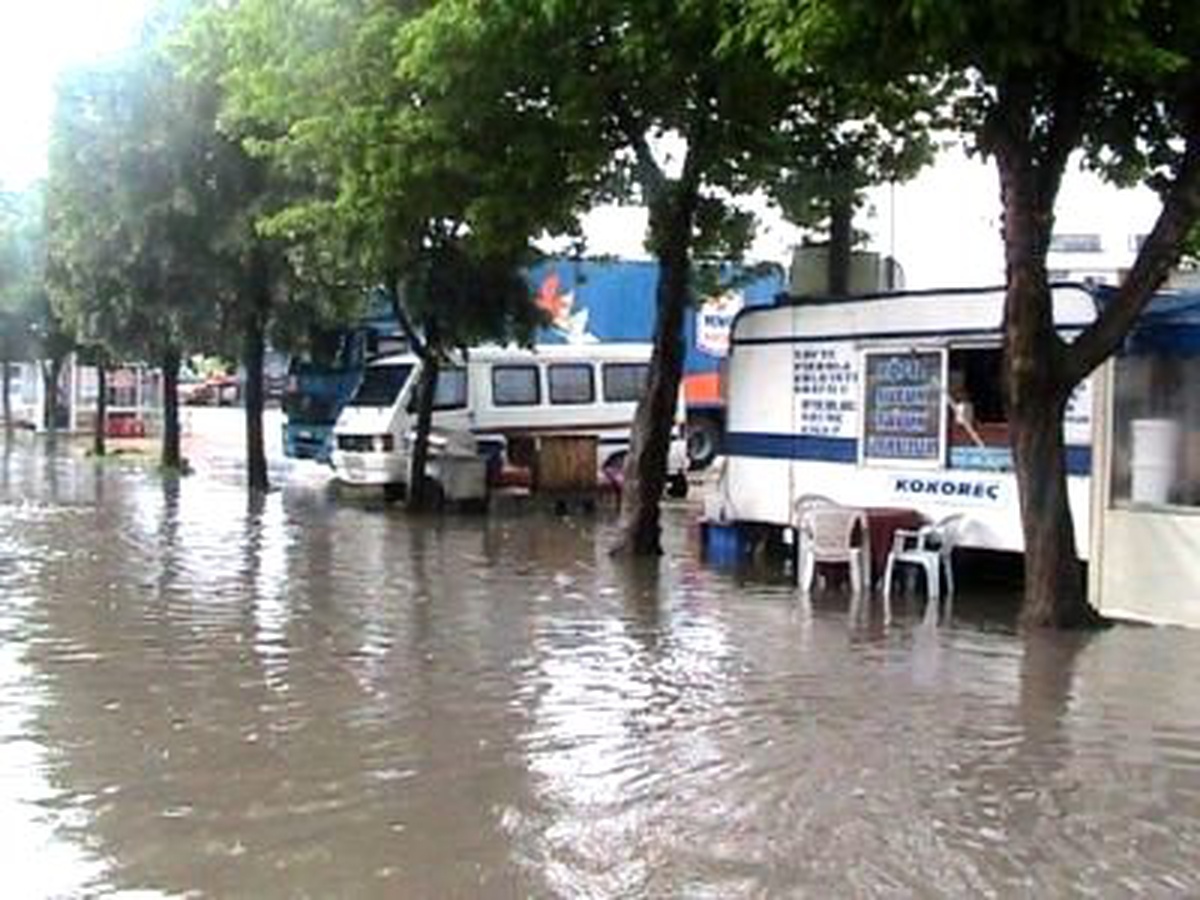Yarım Saatlik Yağmur, Kırklareli\'yi Felç Etti (2)