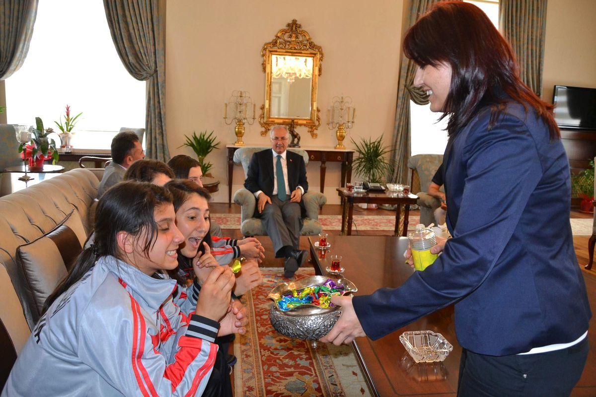 Amasya Güzel Sanatlar Öğrencilerinden Vali Daşöz\'e Ziyaret