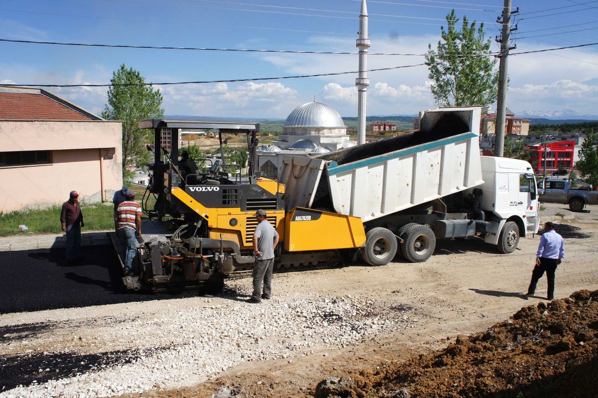 Asfaltlama Çalışmaları Tüm Hızıyla Devam Ediyor