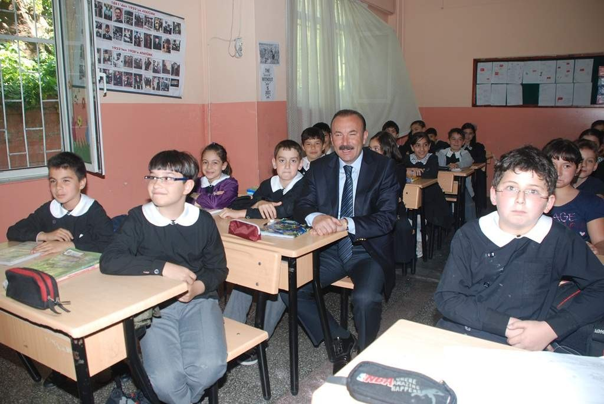Başkan Nevzat Doğan Okul Sıralarında