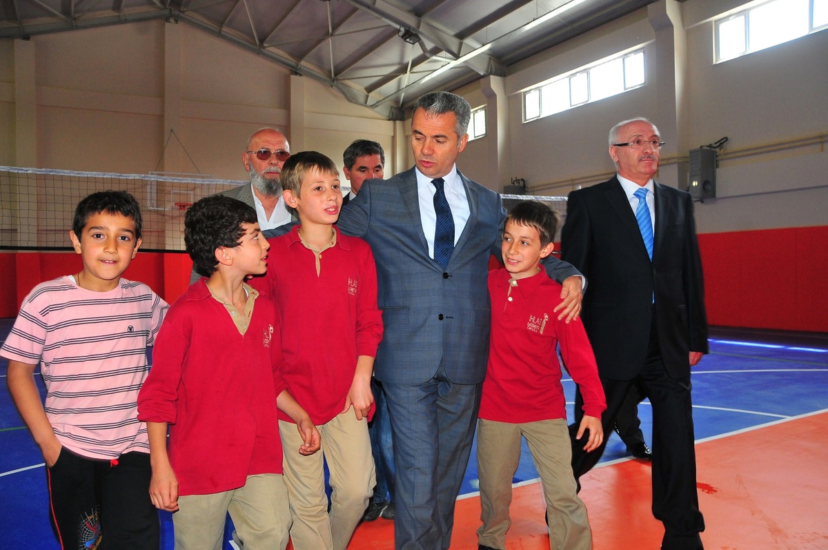 Başkan Uzun, İhlas İlköğretim Okulu Spor Salonu ve Kermesini Açtı
