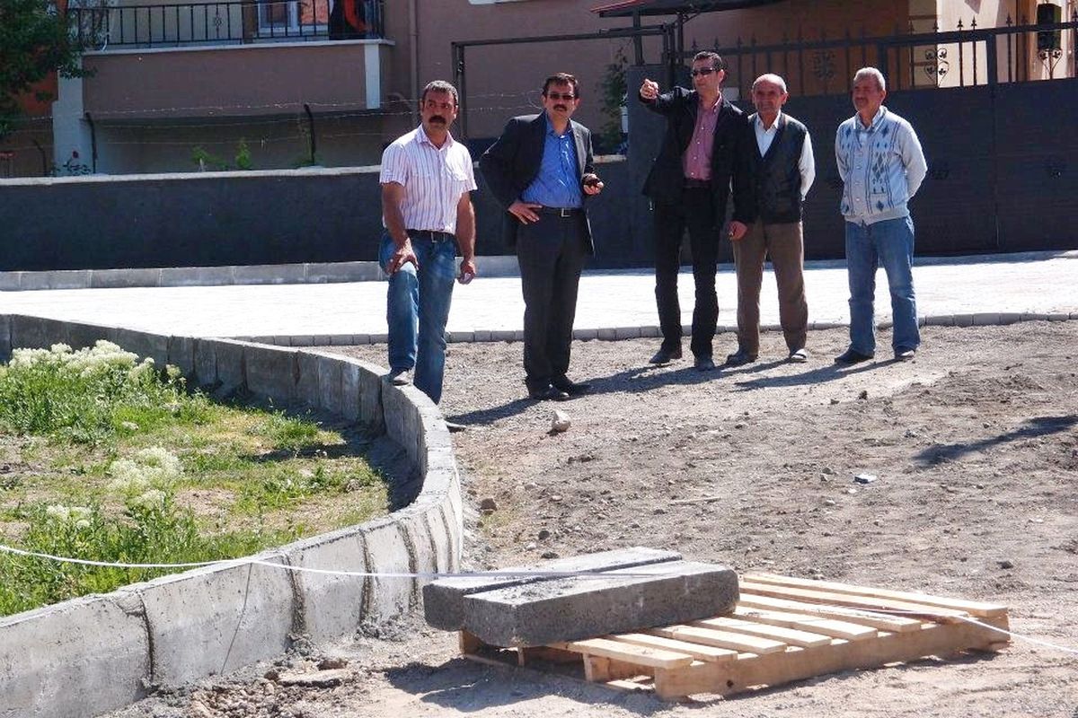 Başkan Uzunkaya Parke Çalışmalarını İnceledi