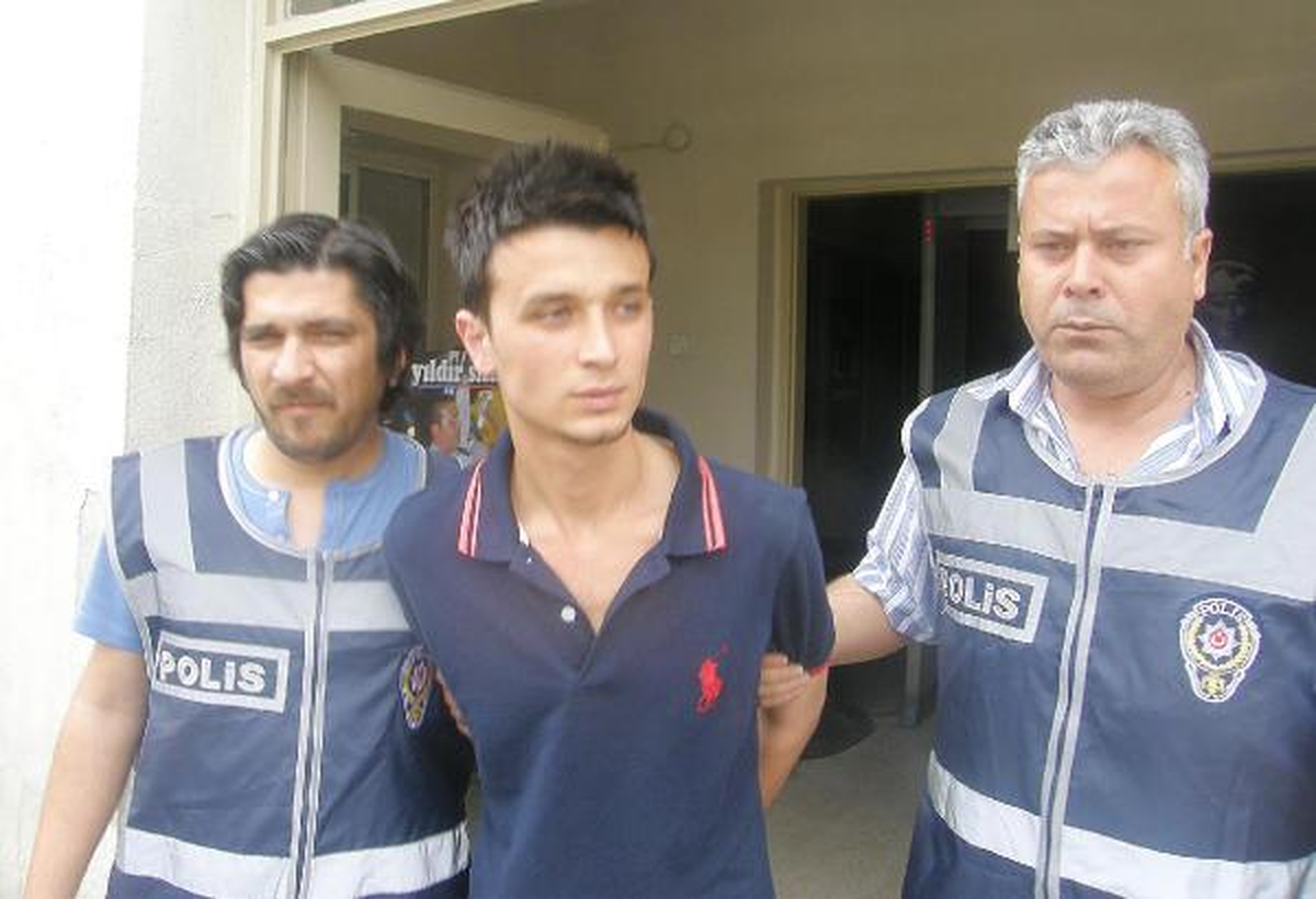 Başkanın Adını Kullanarak Dolandırıcılık Yapıyordu