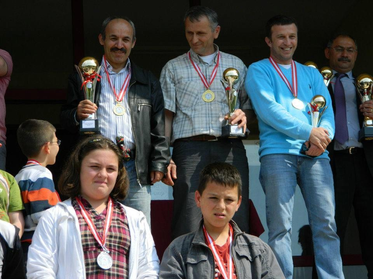 Düzce\'de 19 Mayıs Etkinlikleri Satranç Turnuvası ile Başladı