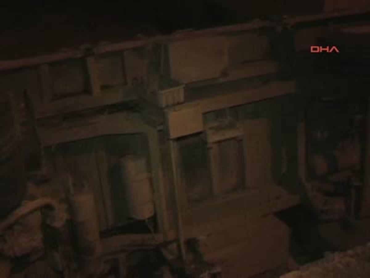 Freni Boşalan Tır Apartmana Girdi
