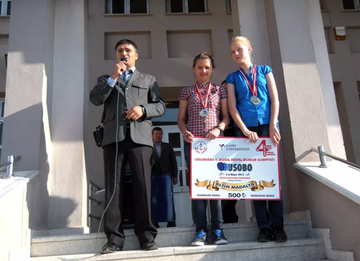 Gediz Fen Lisesi Öğrencileri Usobo Yarışmalarından İki Altın Madalya ile Döndü