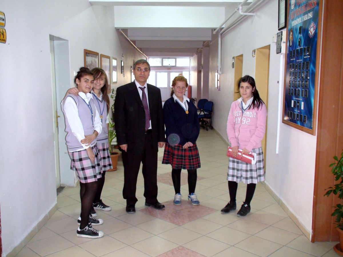 Gediz Kız Teknik ve Meslek Lisesi Dünya Aileler Günü\'nde \'Aile ve Ailenin Önemi\' Konulu Panel...