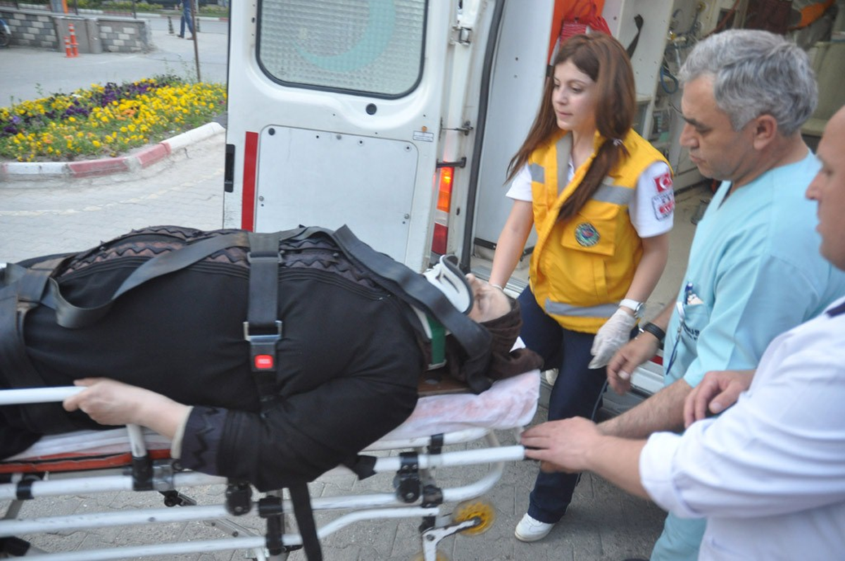 Genç Öğretmenin Çarptığı Yaşlı Kadın Yaralandı