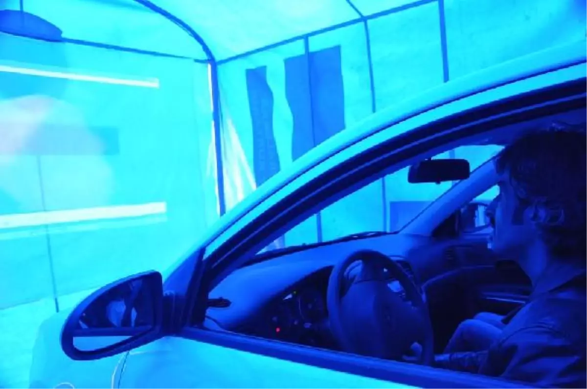 Hakkari\'de Sürücüler Çadırda Bilgilendiriliyor