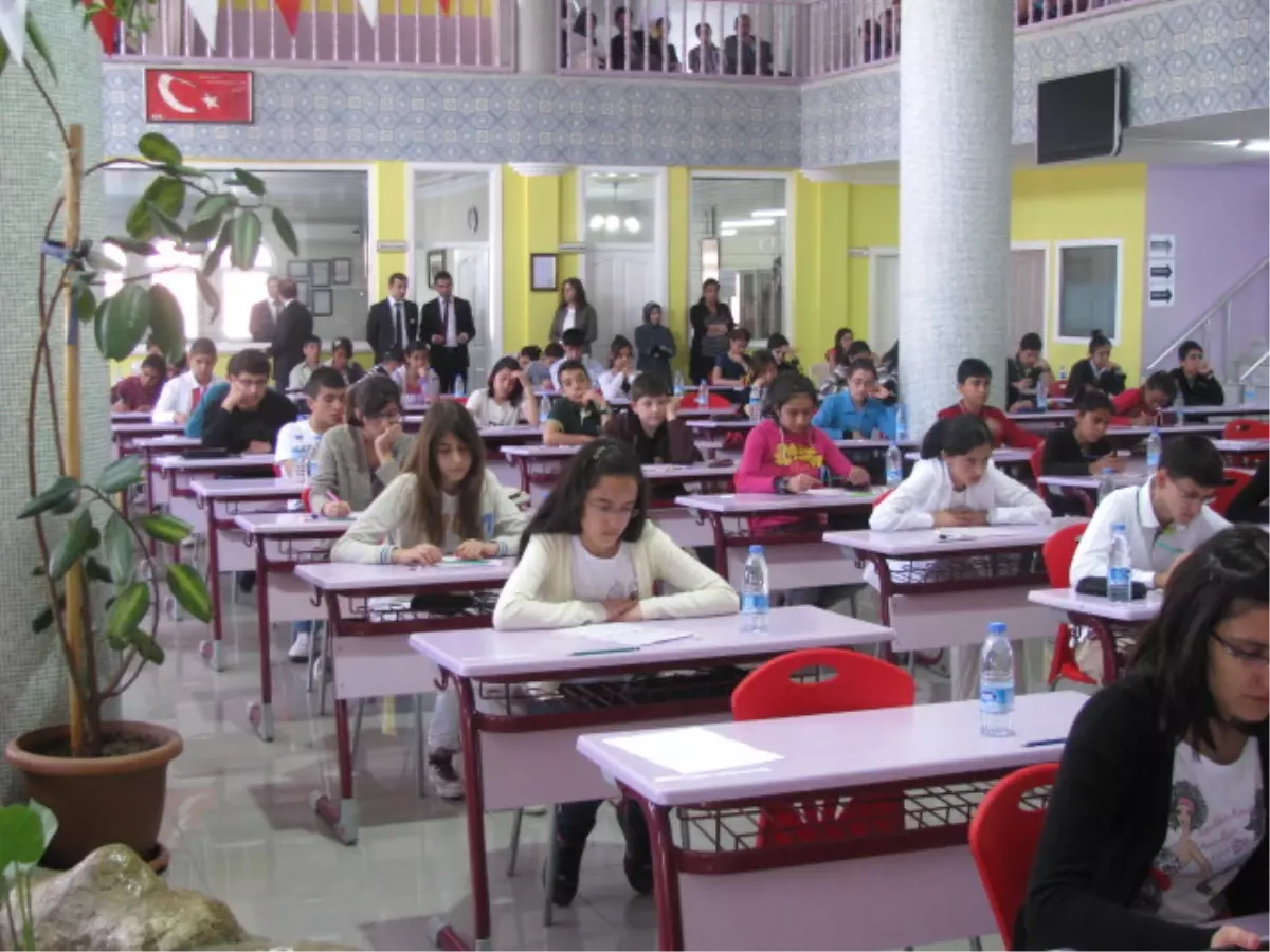 İngilizce Olimpiyatlarında Dereceye Giren Öğrenciler Ödüllendirildi