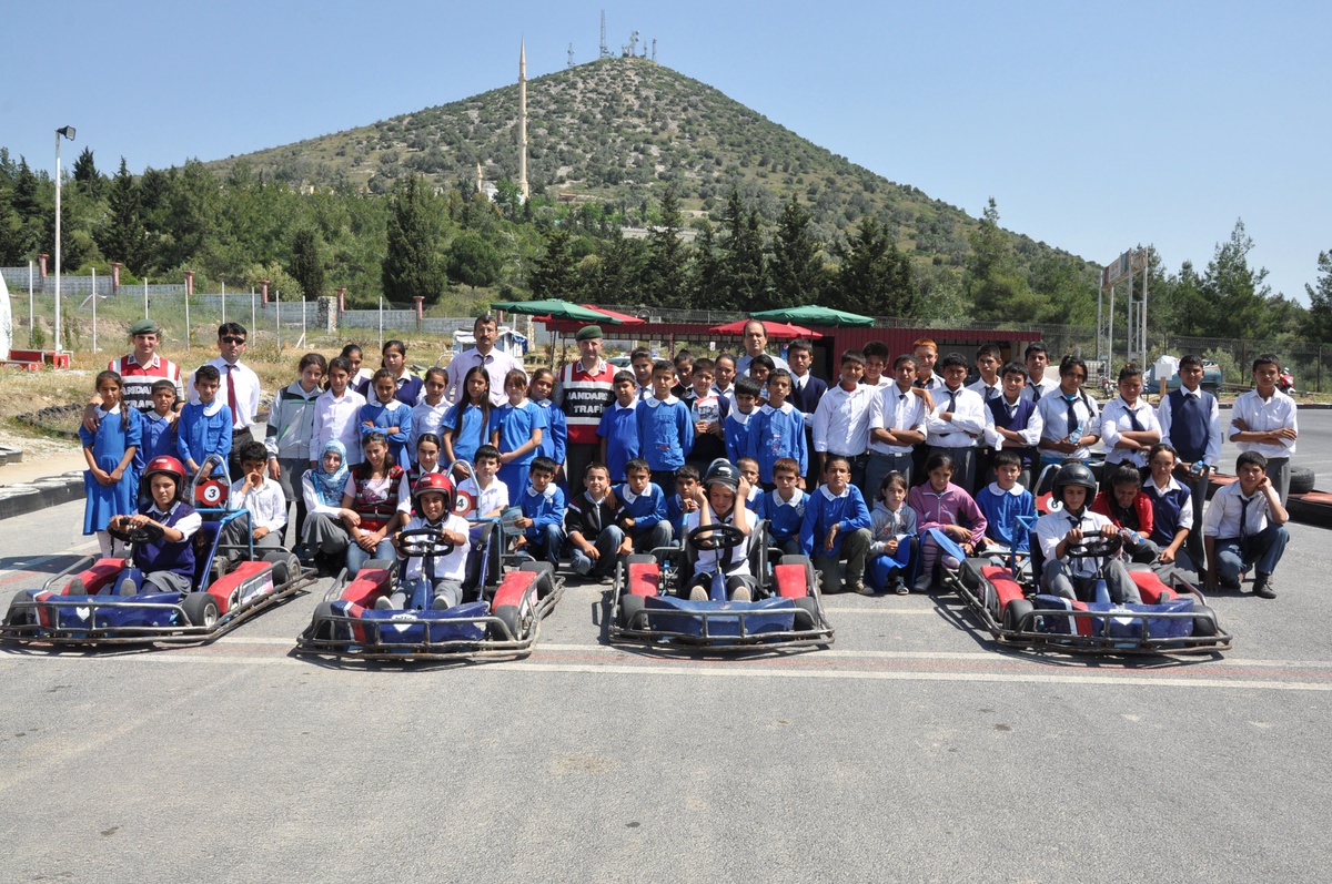 Jandarmadan Öğrencilere Uygulamalı Trafik Eğitimi